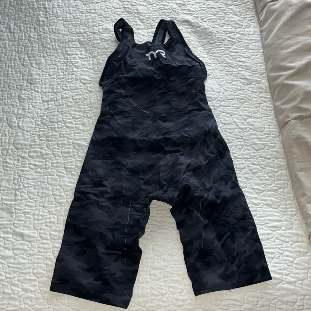TYR Venzo Size 25